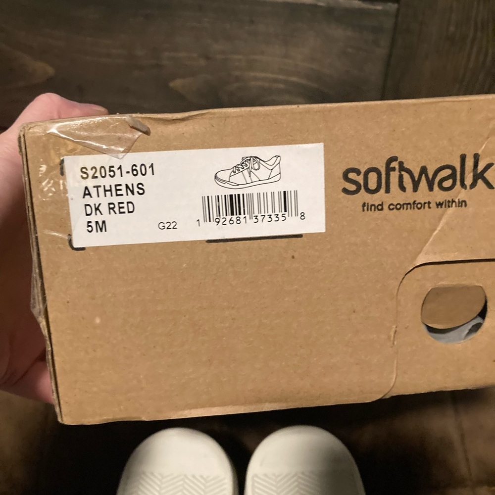 SoftWalk brand, new with box, red sneakers, leather upper, comfortable, size 5 - Picture 4 of 7